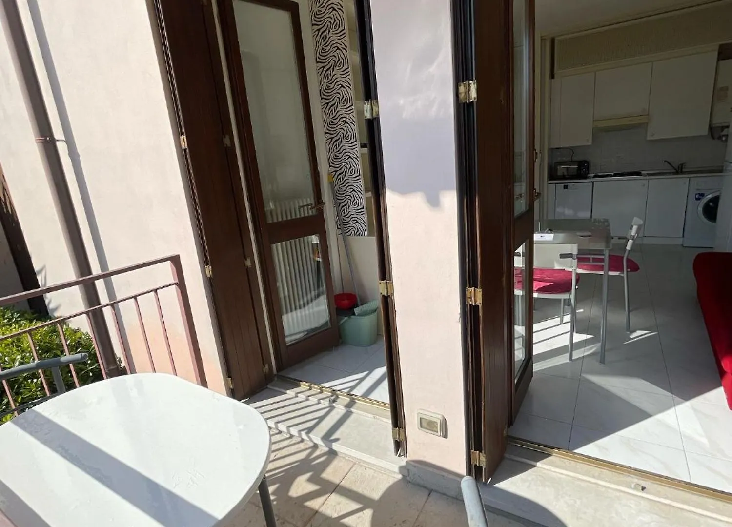 3V Ugo Whit Pool Apartment Bardolino