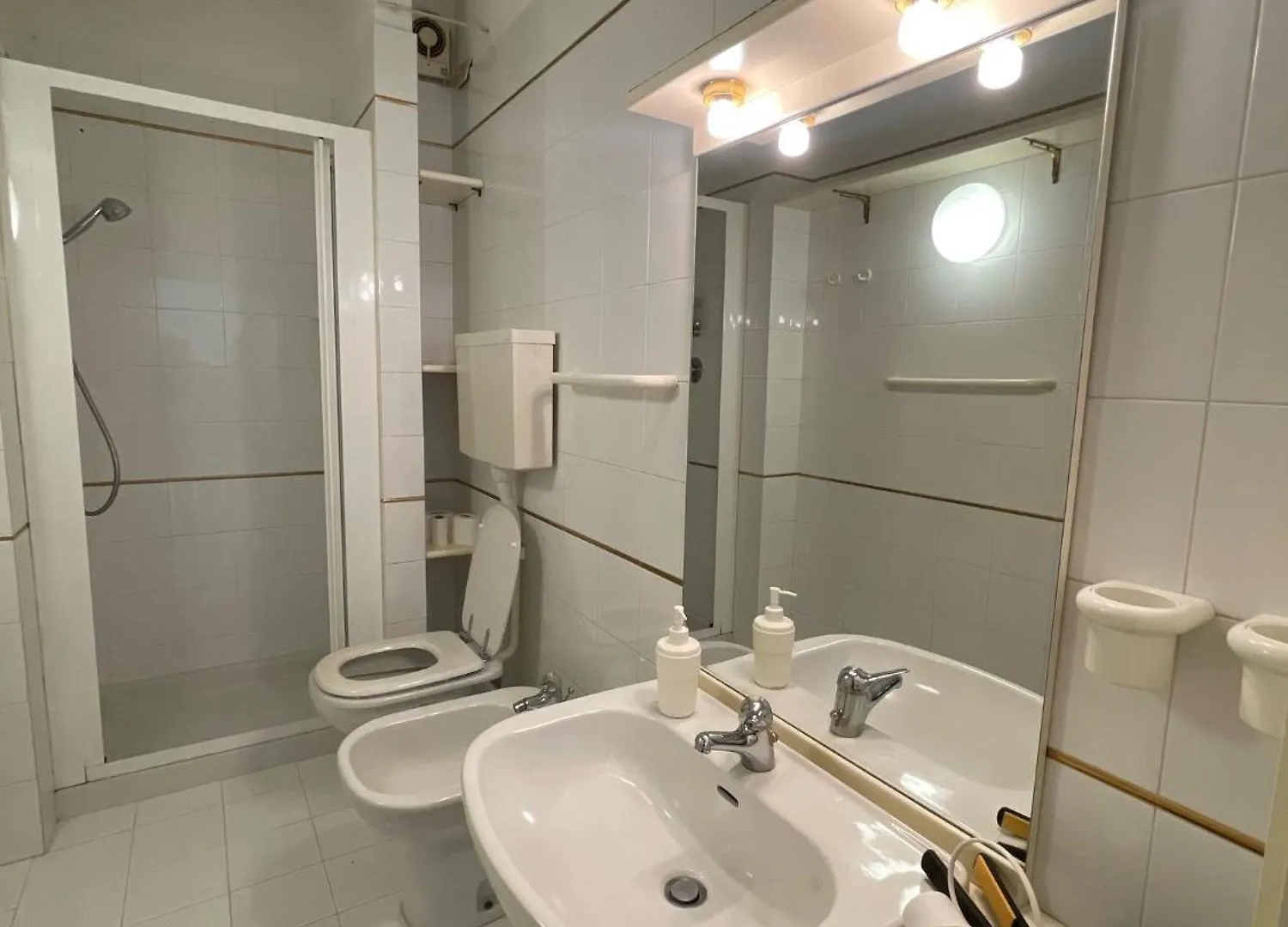 3V Ugo Whit Pool Apartment Bardolino