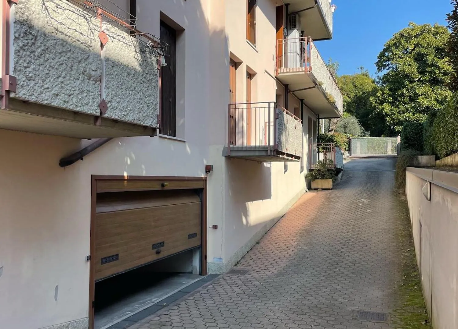 3V Ugo Whit Pool Apartment Bardolino Italy