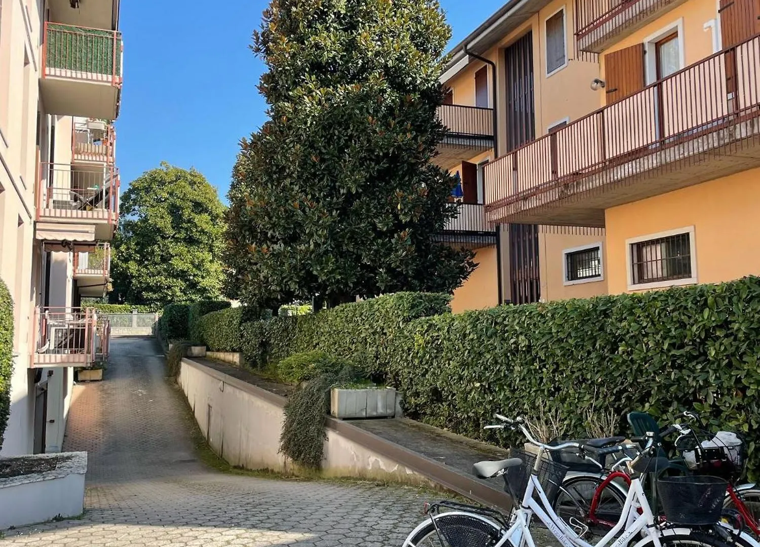 3V Ugo Whit Pool Apartment Bardolino