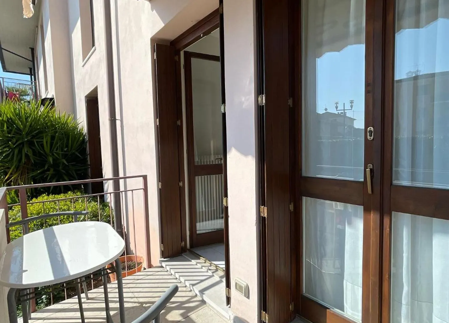 3V Ugo Whit Pool Apartment Bardolino Italy