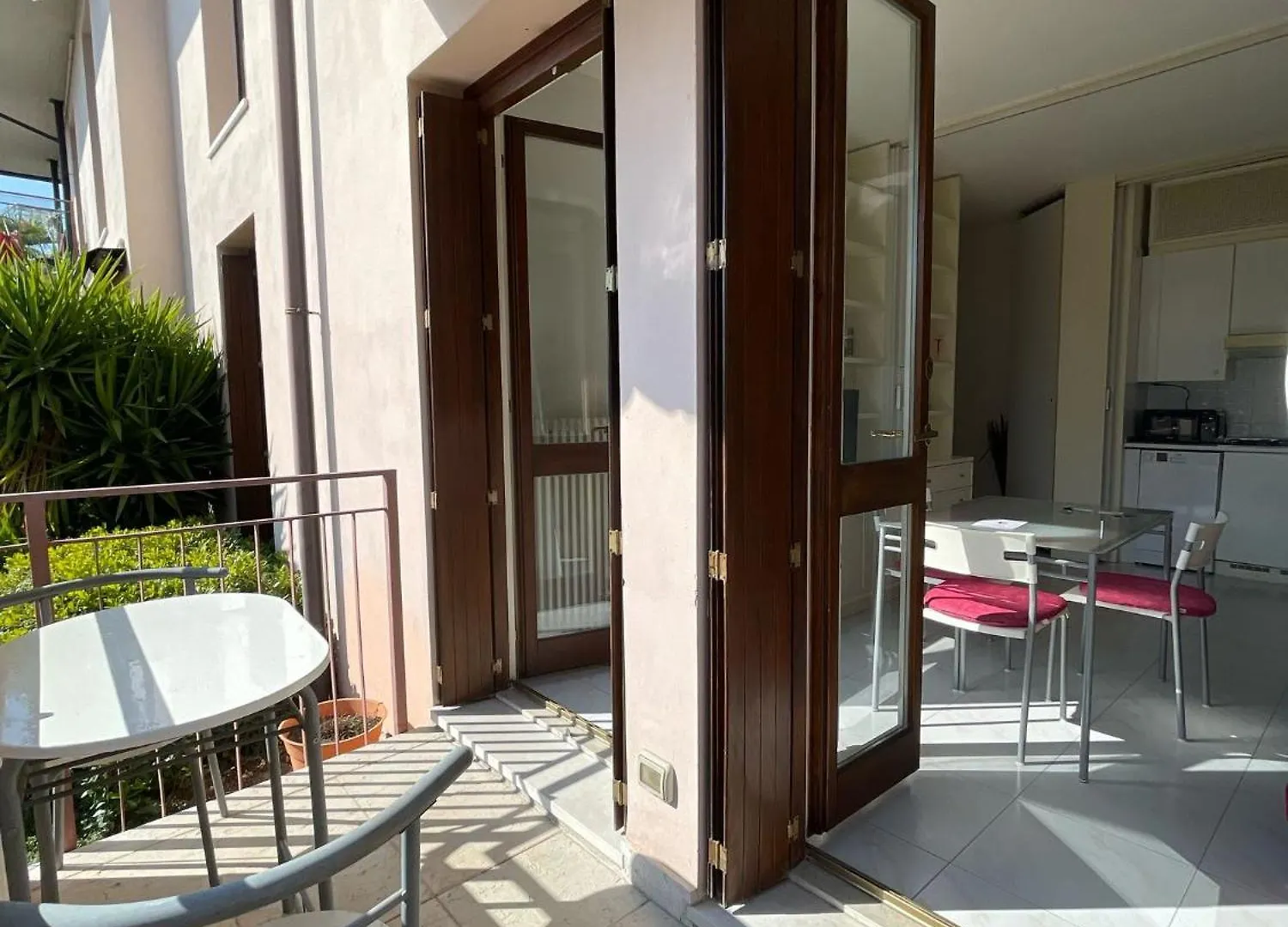 3V Ugo Whit Pool Apartment Bardolino 0*,  Italy