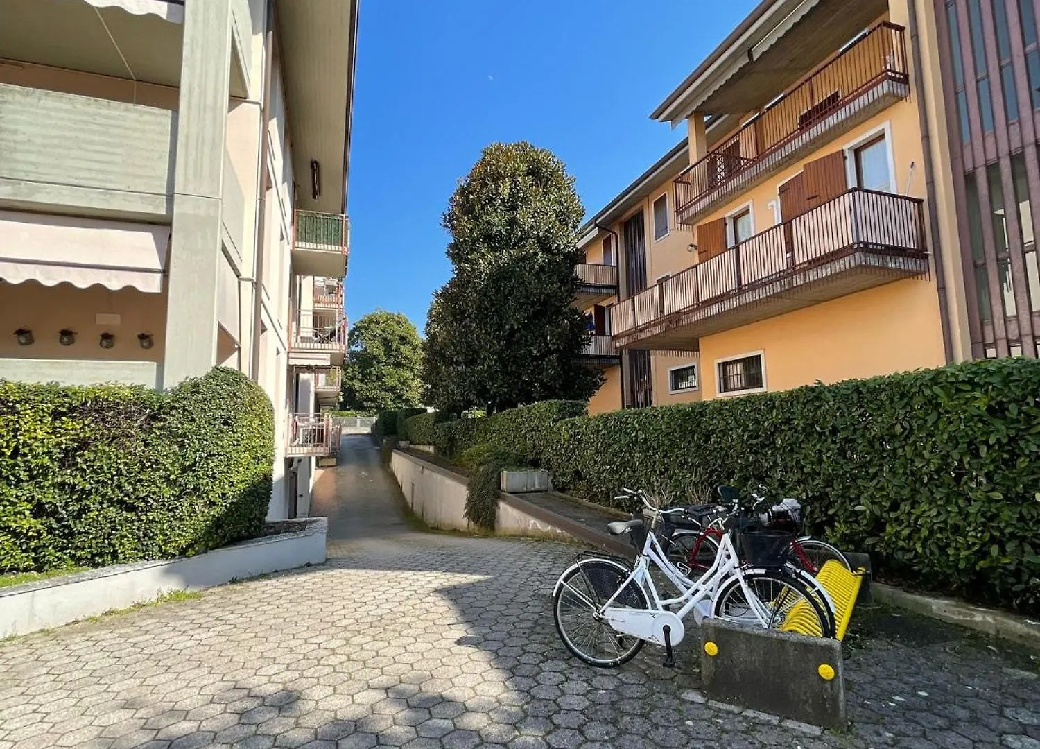 3V Ugo Whit Pool Apartment Bardolino