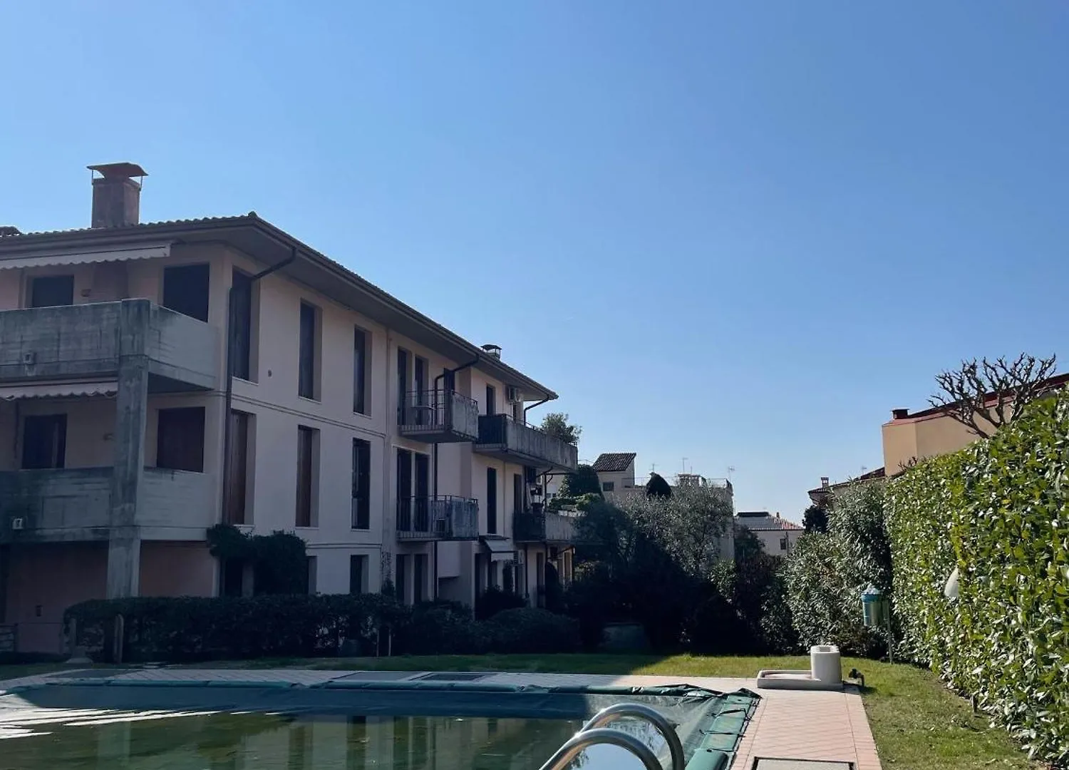 3V Ugo Whit Pool Apartment Bardolino