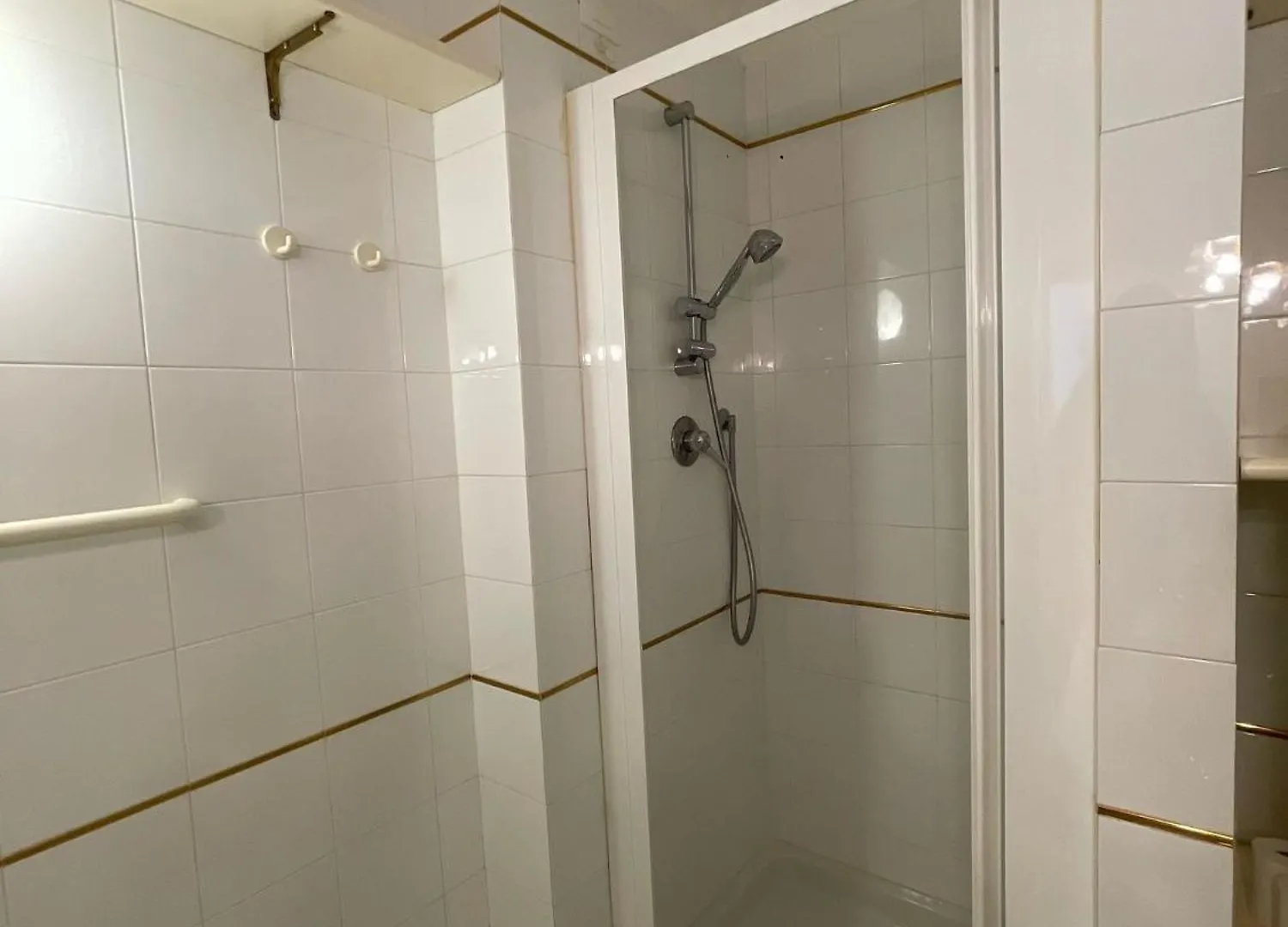 3V Ugo Whit Pool Apartment Bardolino 0*,  Italy