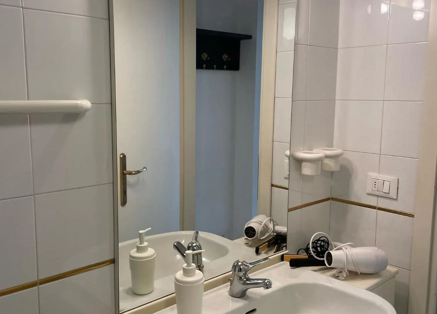 3V Ugo Whit Pool Apartment Bardolino