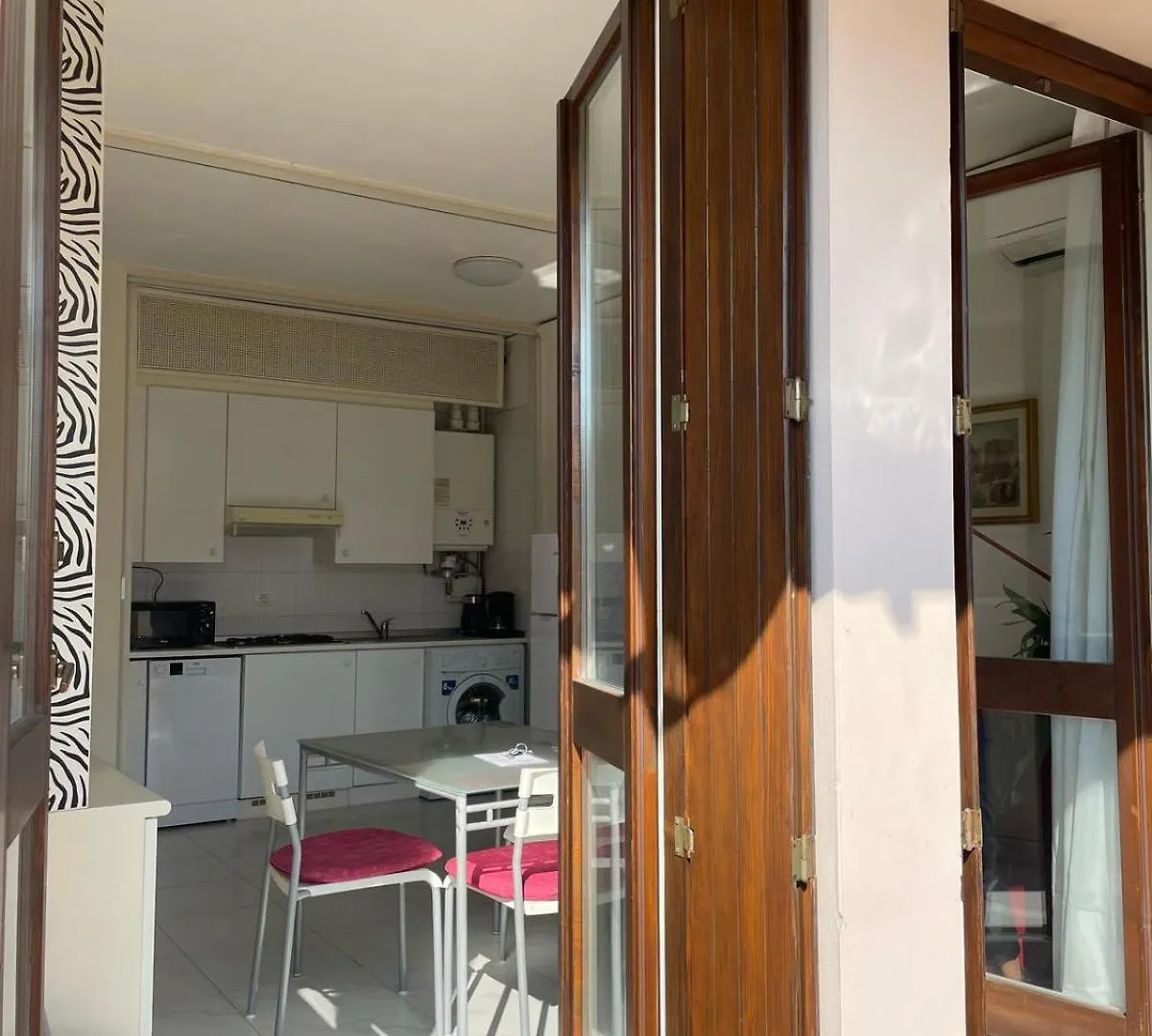 3V Ugo Whit Pool Apartment Bardolino