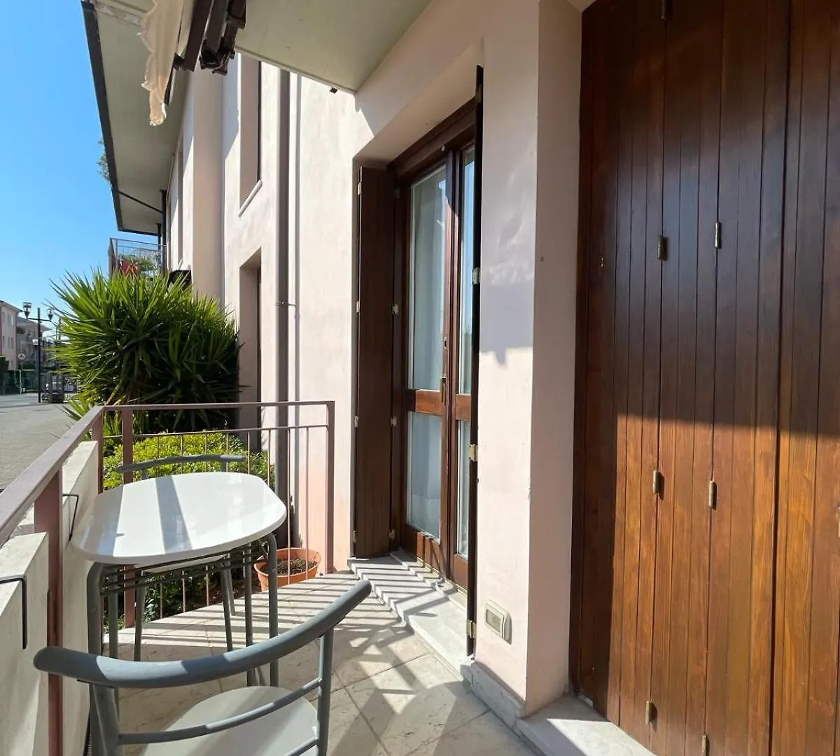 3V Ugo Whit Pool Apartment Bardolino