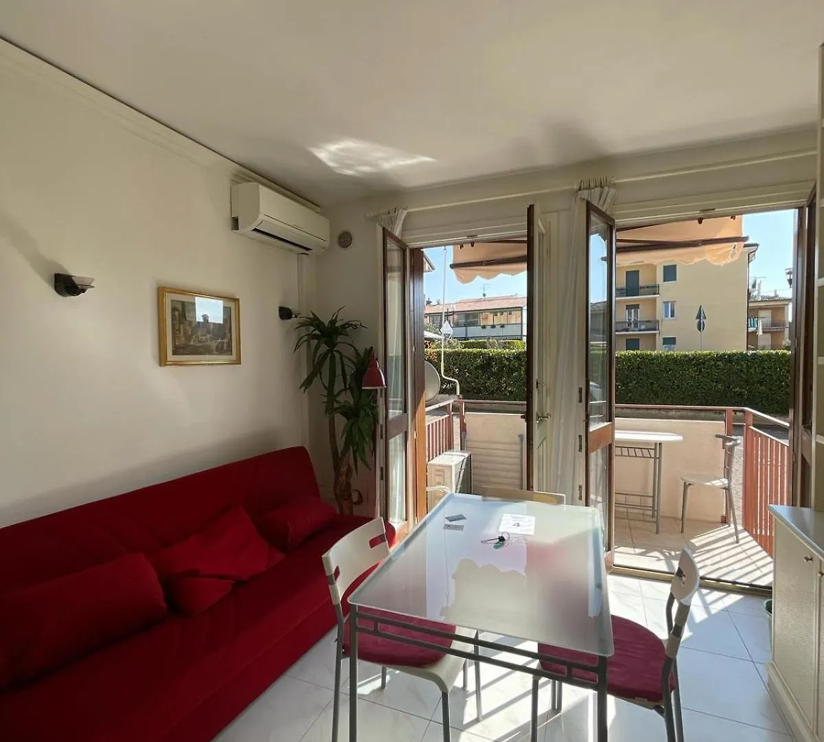 3V Ugo Whit Pool Apartment Bardolino Italy