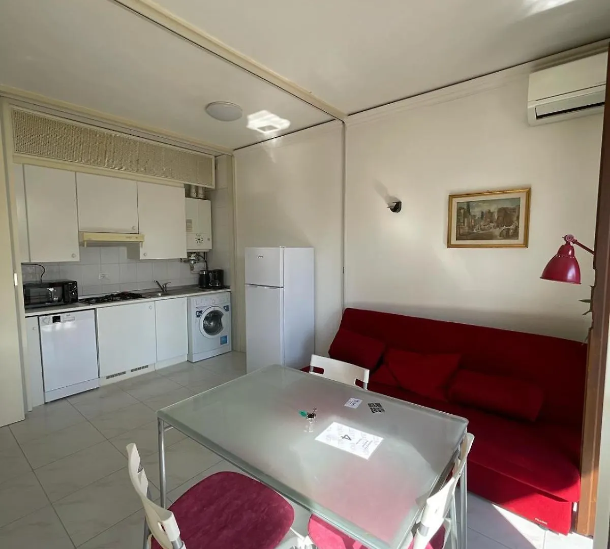 3V Ugo Whit Pool Apartment Bardolino