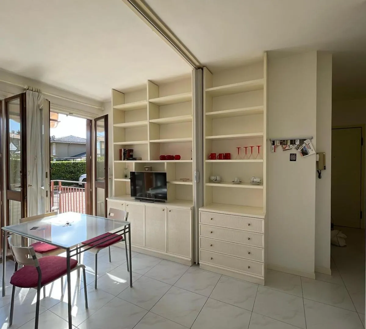 3V Ugo Whit Pool Apartment Bardolino
