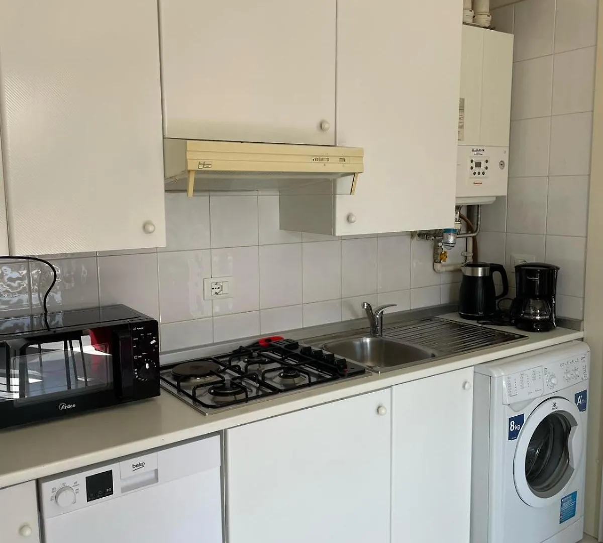 3V Ugo Whit Pool Apartment Bardolino
