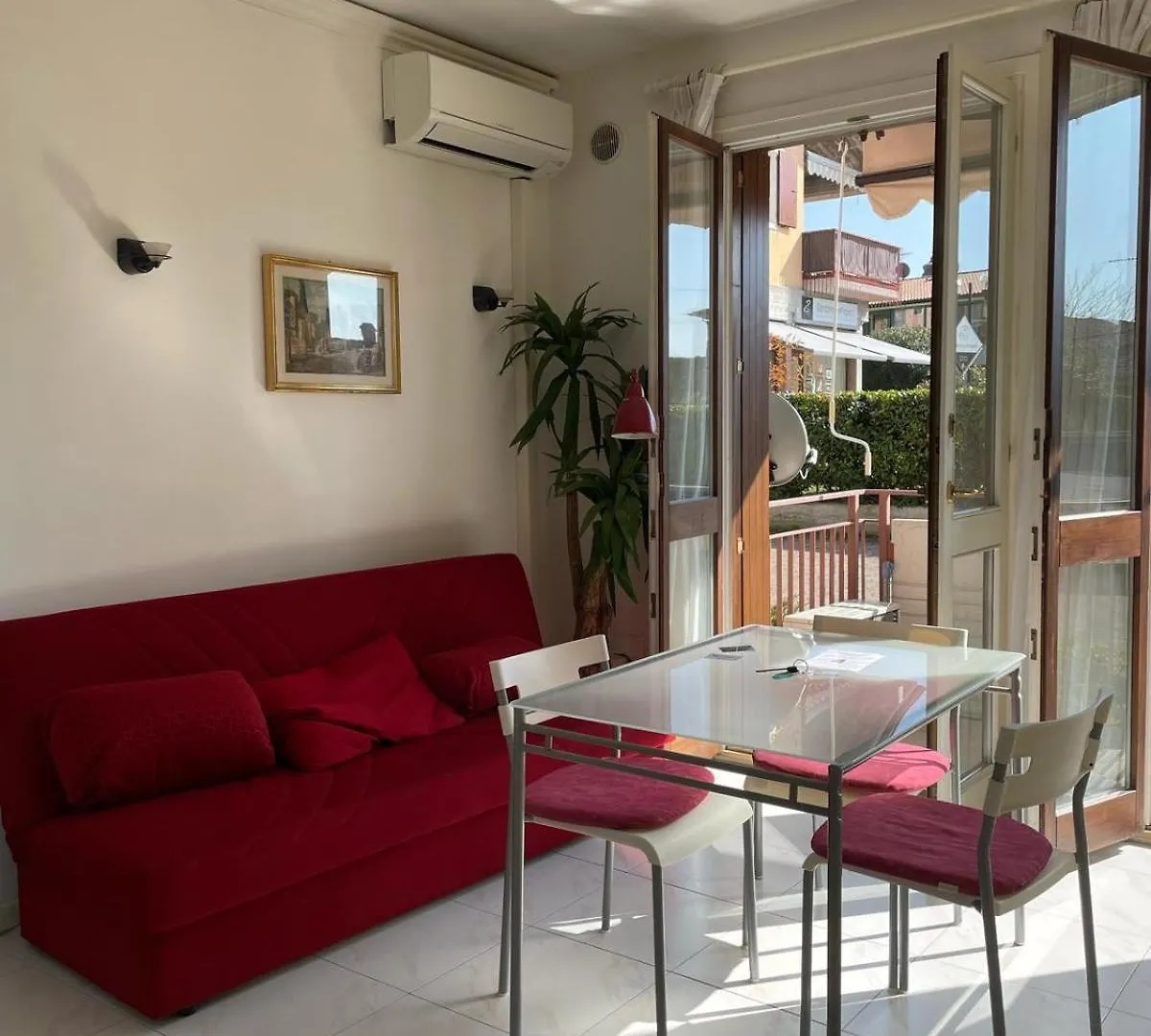 3V Ugo Whit Pool Apartment Bardolino